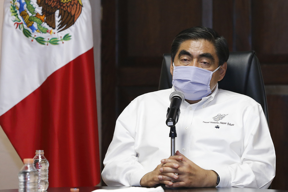 En conferencia de prensa virtual, Miguel Barbosa volvió a criticar el actuar de los alcaldes del área metropolitana. (Agencia Enfoque)