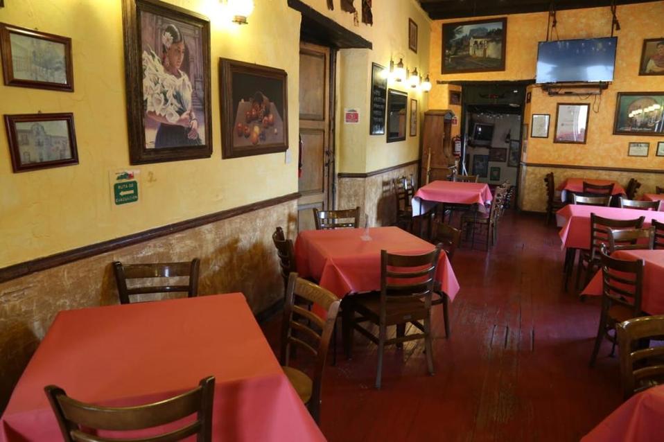 Ante la contingencia ventas en restaurantes se derrumbaron en 90 por ciento. (Jorge Sánchez)