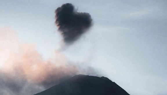 El fenómeno natural ocurrió en uno de los volcanes más activos de Europa (Intagram: Davide Distefano).