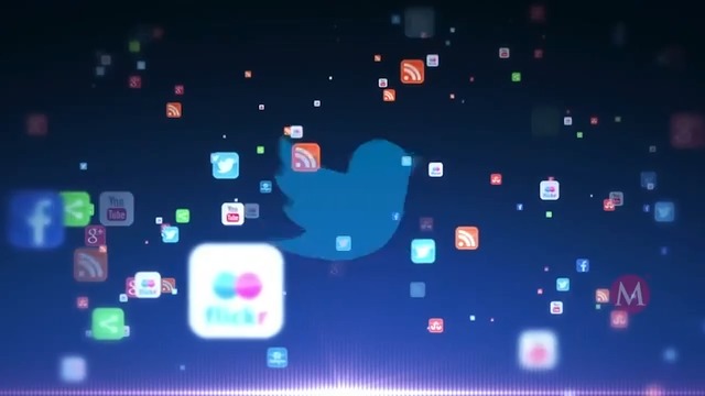 Momentos con Lourdes Mendoza. ¿Las benditas o vendidas redes sociales?