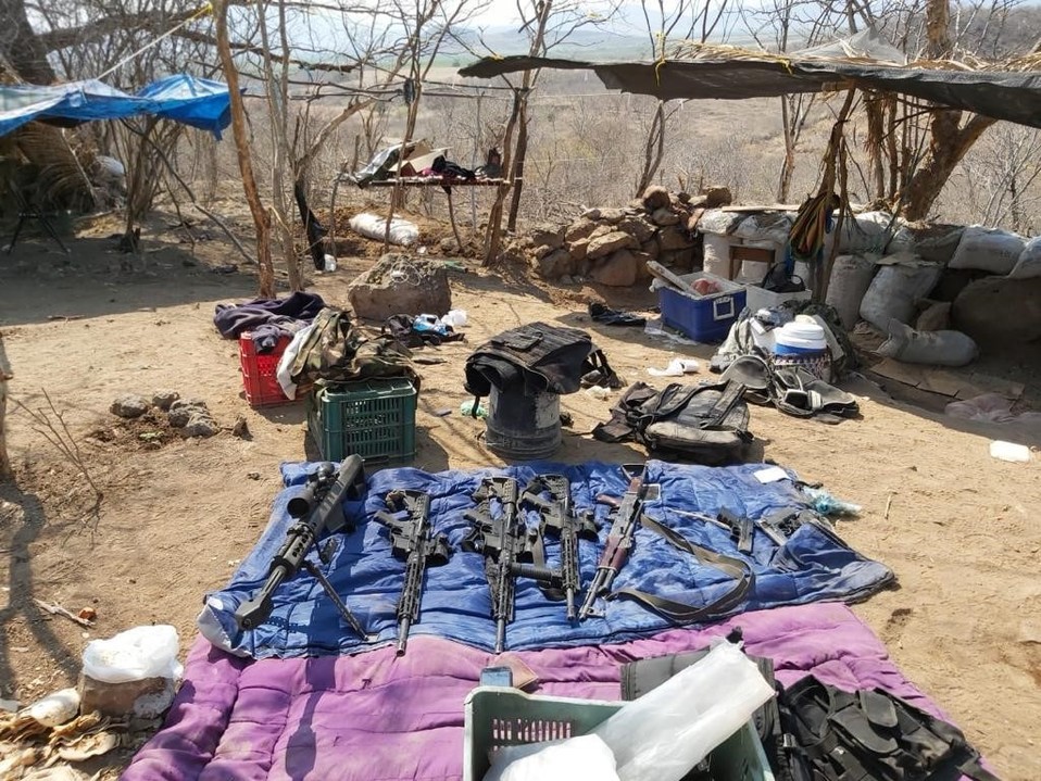 Fueron acusados de probables responsables de los delitos de portación de armas de fuego.