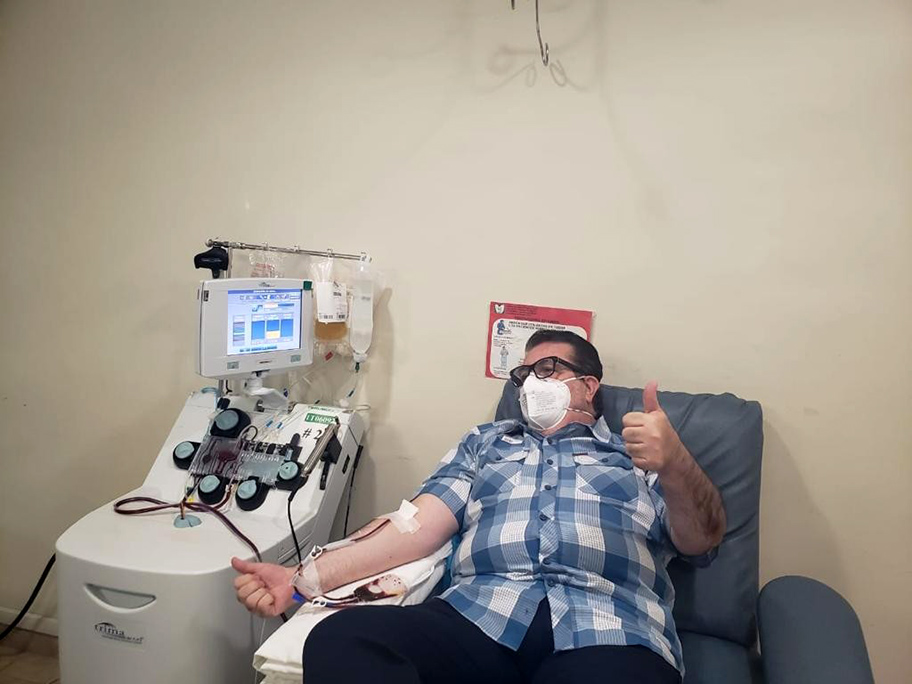 Delegado del IMSS en Coahuila dona plasma. (Especial)