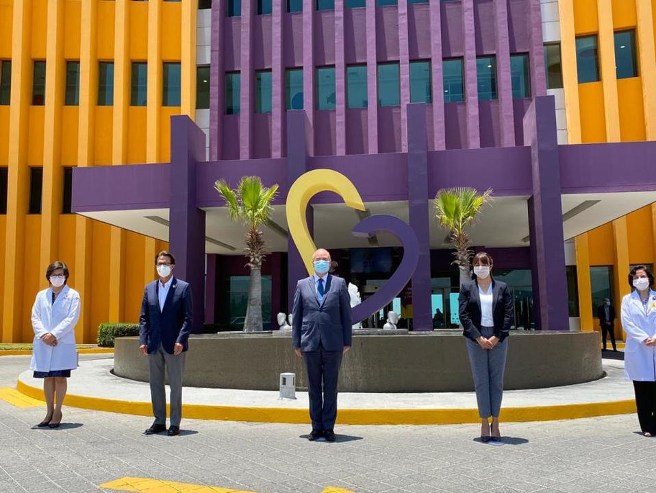 Fernando Landeros, presidente de fundación Teletón, junto al embajador Zvi Tal. (Especial)