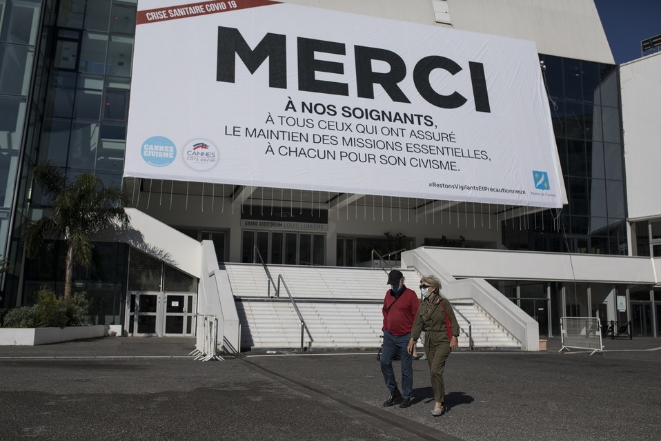 De esta manera el festival le agradece al personal médico que lucga contra el coronavirus (AP).