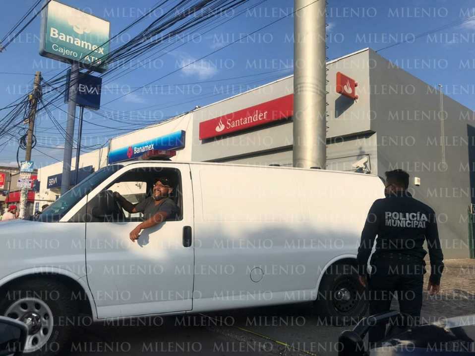 Paramédicos indicaron que estaba muerto y tenía una herida de arma blanca. (Especial)