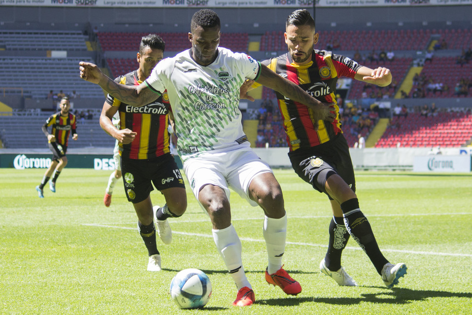 Partido entre Leones Negros y Cafetaleros en el Ascenso MX (Imago7)