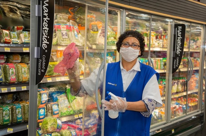 El personal de Walmart sigue un estricto protocolo de seguridad dentro de las tiendas. (Especial)