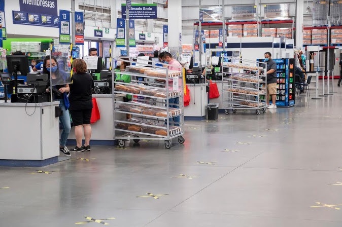 Las tiendas de autoservicios son consideradas actividades esenciales de la economía. (Especial)