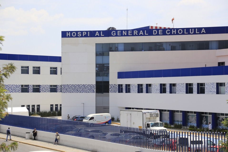 Vista del hospital general de Cholula, mismo que está acondicionando para casos de coronavirus. (Andrés Lobato)