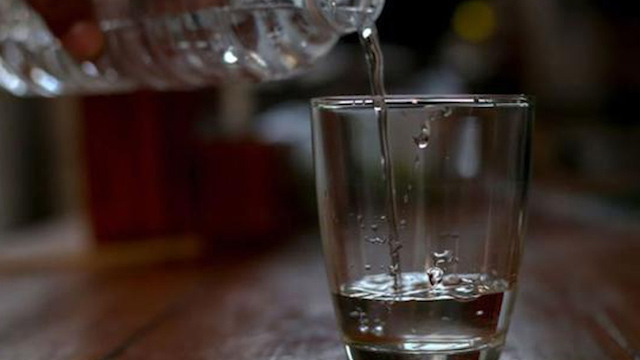 Suman 22 muertes en Puebla por beber alcohol adulterado