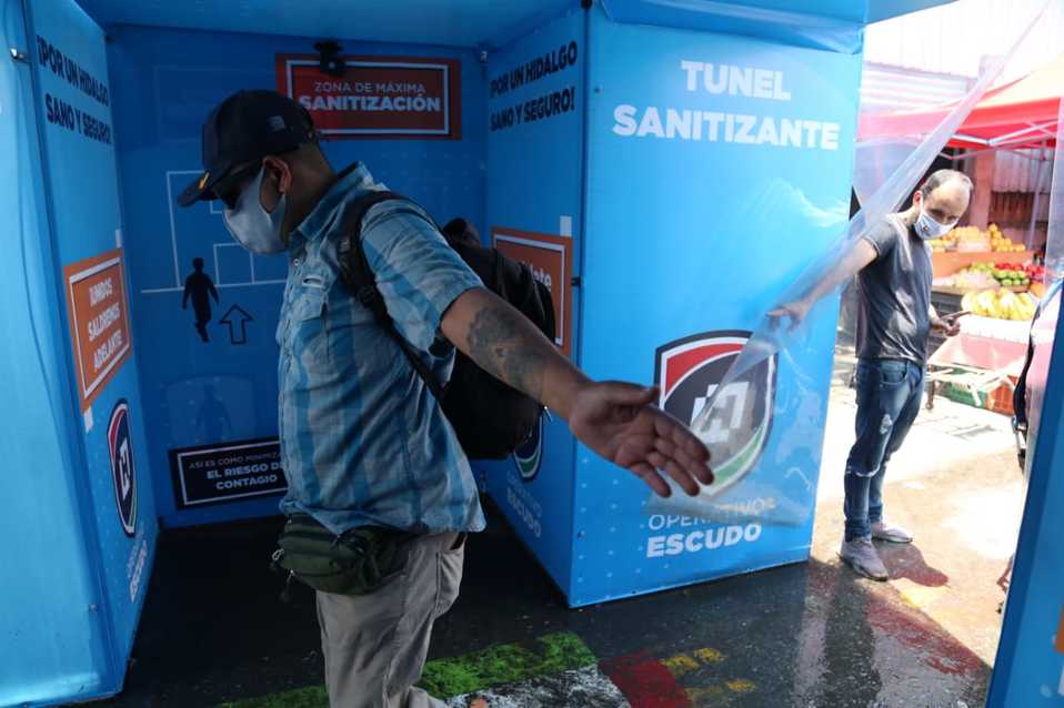 Túnel sanitizante de la Central de Abastos de Pachuca. (Jorge Sánchez)