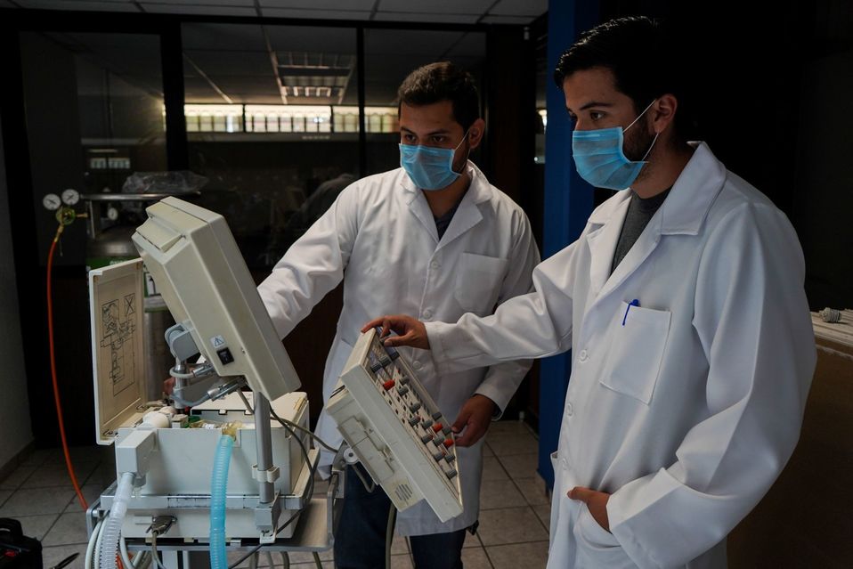 Los ventiladores habrían sido adquiridos a una empresa propiedad de León Manuel Bartlett. (Cuartoscuro)