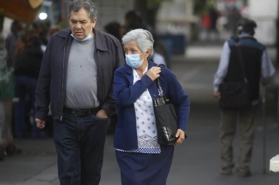 Adultos mayores en calles de la capital. (Araceli López)