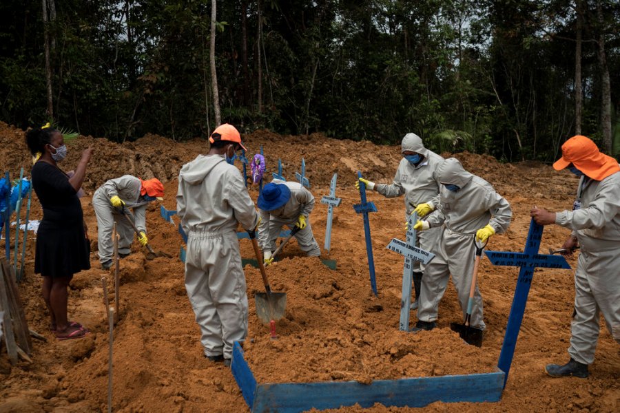 Brasil contabiliza 13 mil 149 muertos a causa del covid-19 y casi 190 mil casos confirmados. (AP)
