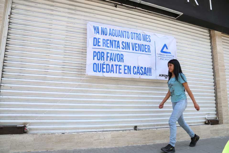 Canaco-Servytur en Pachuca inició una campaña para que las personas se queden en casa. (Jorge Sánchez)