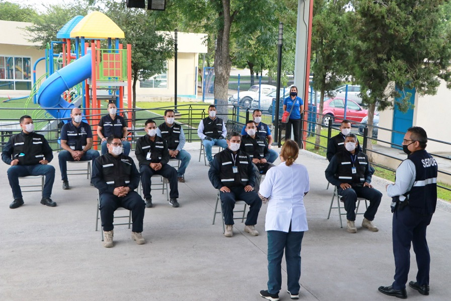 Con esta capacitación se busca que los funcionarios transmitan las medidas sanitarias en las obras. Foto: Especial.