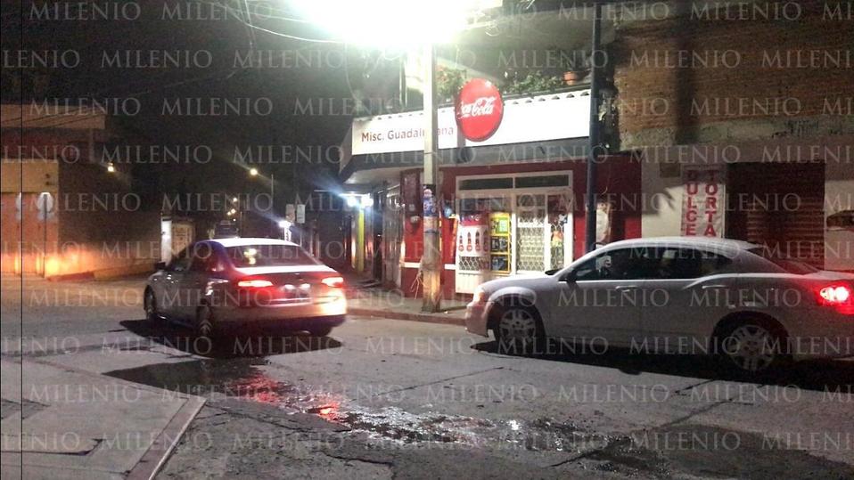 Catean inmueble de Cuautlancingo en búsqueda de alcohol adulterado. (Andrés Sánchez)