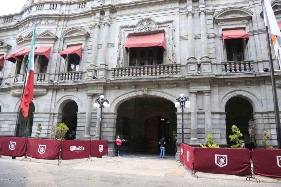 Los ex trabajadores informaron que fueron desalojados por elementos de la SSC, con lujo de violencia. (Andrés Lobato)