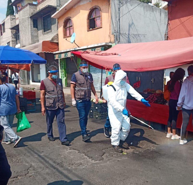 La alcaldía Tlalpan desinfectó mercados y tianguis por covid-19. (Especial)