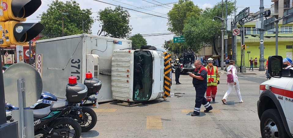 Las autoridades analizan si el exceso de velocidad fue la causa del accidente.