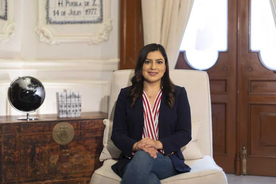 Claudia Rivera Vivanco reconoció la labor de las maestras y maestros en estos tiempos complicados. (Angélica Tenahua)