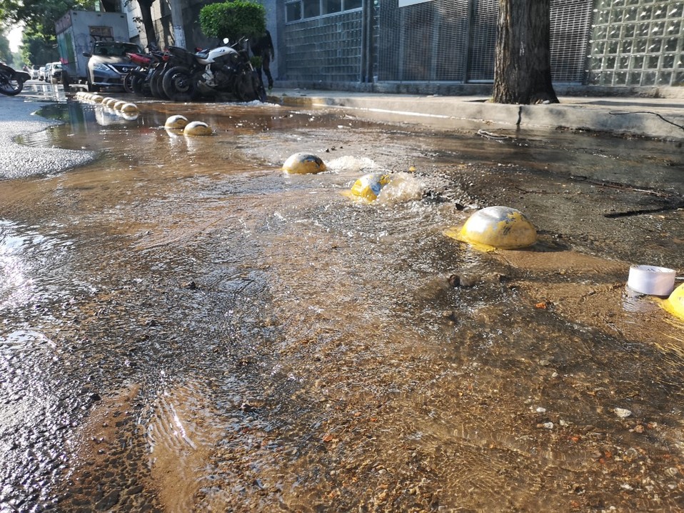 La fuga de agua se originó en la calle Poniente 44. | Jorge Becerril