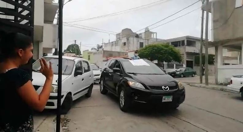 Niños y padres organizan caravana de vehículos | Cortesía