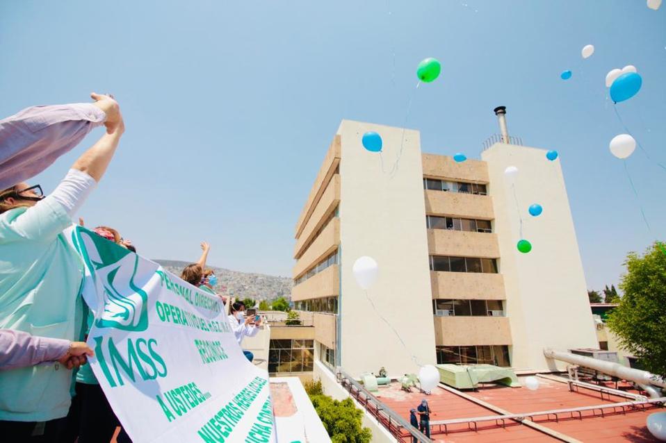 Personal de todas las áreas del IMSS celebraron a sus compañeros en la primera línea de atención. (Cortesía)
