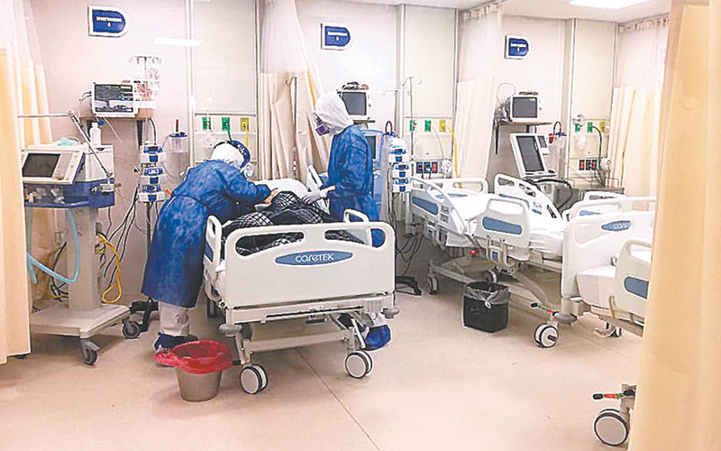 Personal médico lucha por salvar la vida de los afectados por covid-19. (Sandra González)