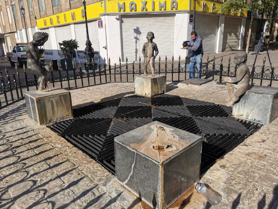 Policía de Guadalajara investiga robo de escultura en fuente de los niños miones (Diana Barajas)