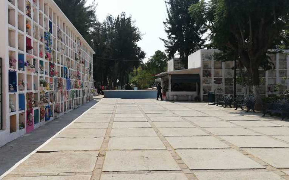 Aumenta periodo de cierre en panteones de León