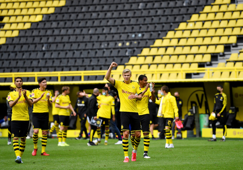 Borussia Dortmund golea al Schalke 04 en regreso de la Bundesliga (Reuters)