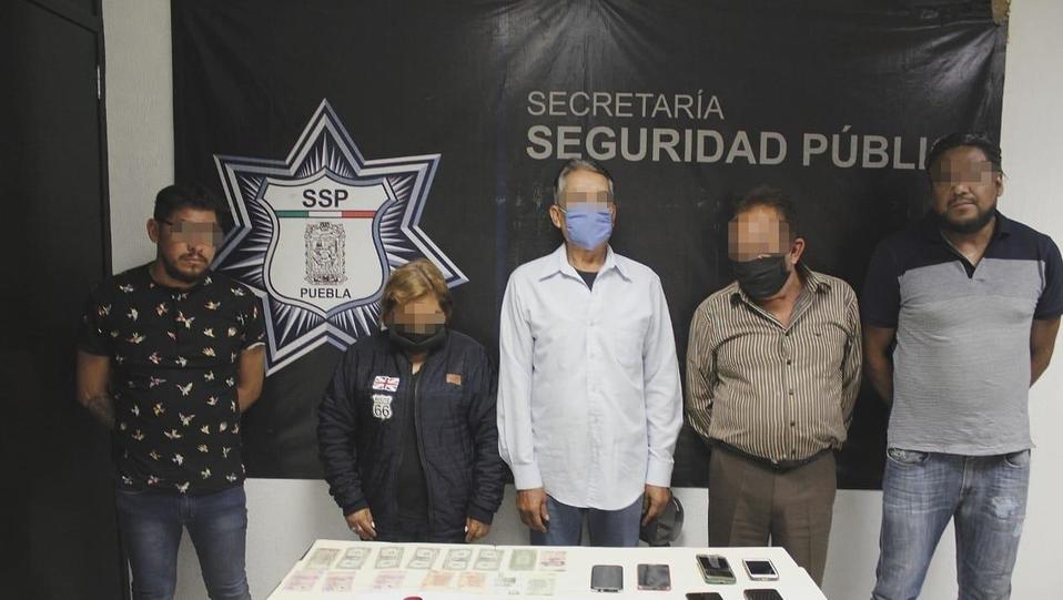 Los detenidos presuntamente instalan una mesa en diferentes puntos del Centro Histórico y retan a los transeúntes para que apuesten. (Especial)