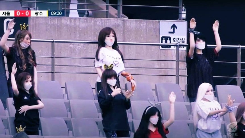 Equipos de Corea del Sur llenan sus tribunas con muñecas inflables (Especial)