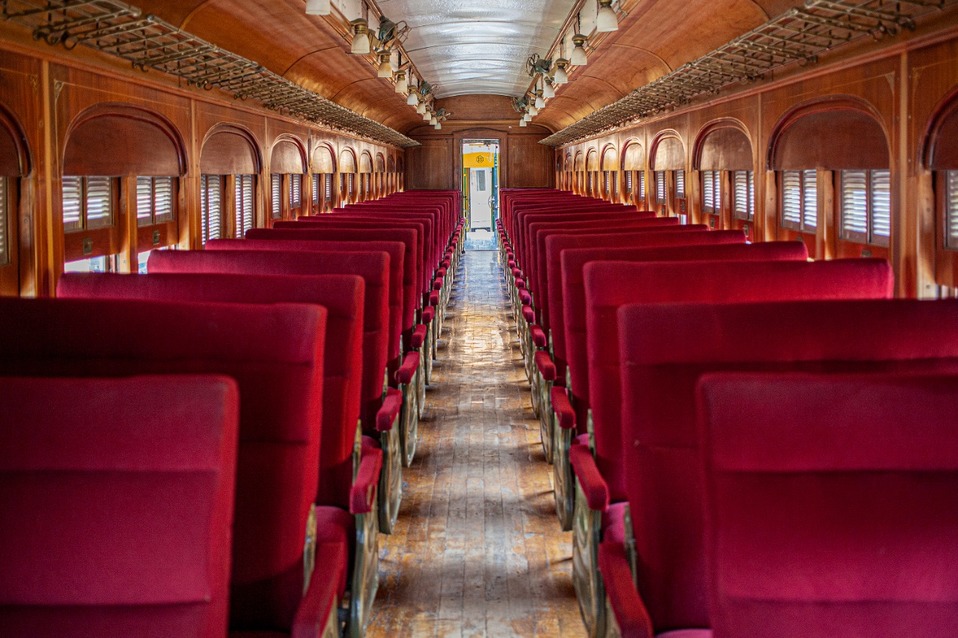 Interior de un vagón en el Museo Nacional de los Ferrocarriles Mexicanos, recinto cultural que cumplió 32 años este mes de mayo. (Andrés Lobato)