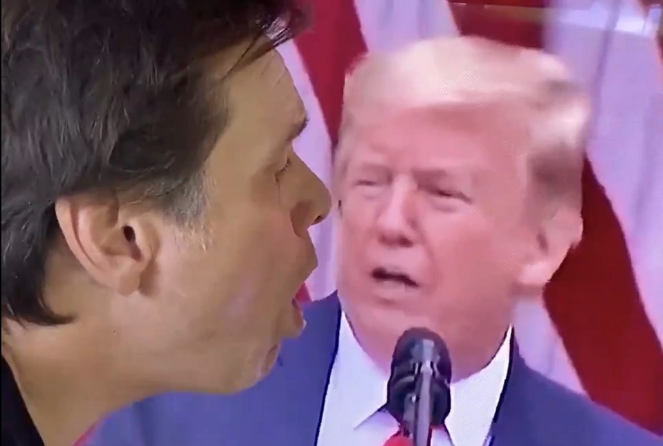 Jim Carrey compartió en su cuenta de Twitter un video editado.(Especial)