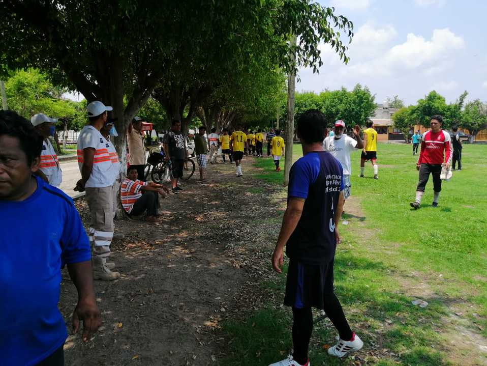 El torneo de futbol fue cancelado pese a la oposición de los participantes.