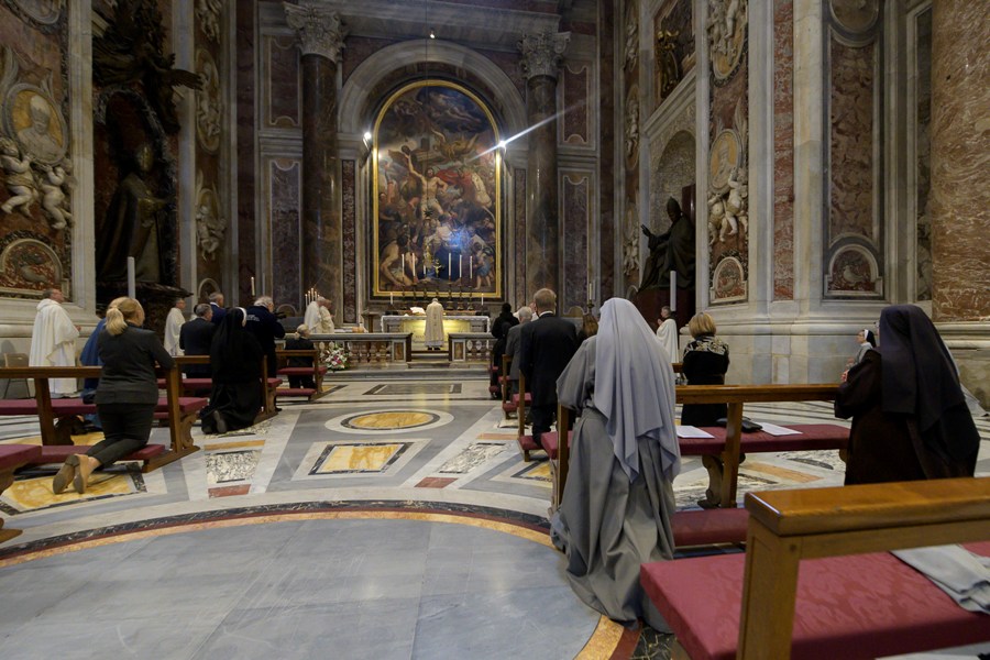 La basílica de San Pedro permanecía cerrada a fieles y visitantes desde el 10 de marzo. (AFP)