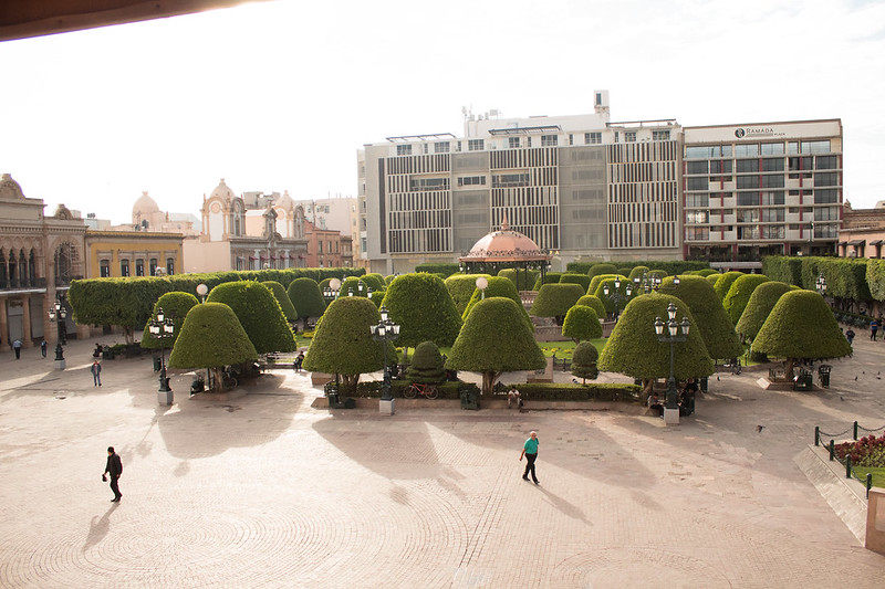 De Plaza de la Constitución a Plaza de los Mártires