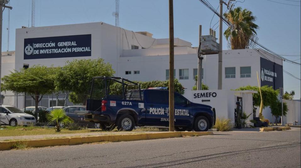Familiares de las víctimas identificaron los cuerpos en instalaciones del Semefo.