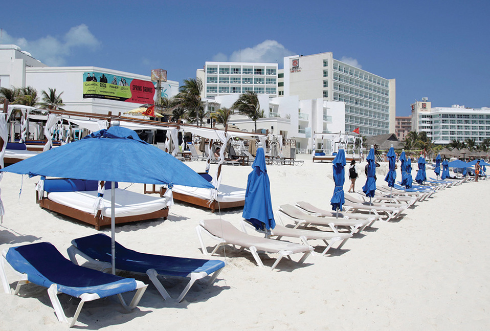Los hoteleros del Caribe mexicano planean reiniciar operaciones el próximo 1 de junio, pero lo harán con tarifas mínimas para atraer a más viajeros (R