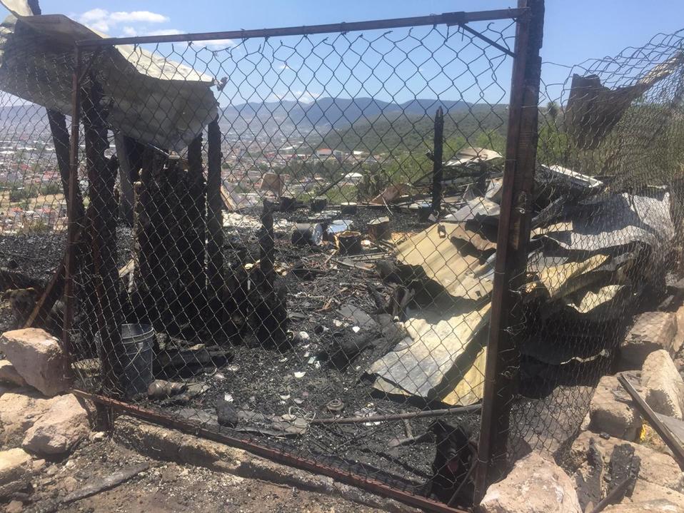 Incendio consume la casa de familia en Mineral de la Reforma. (Melisa Agüero)
