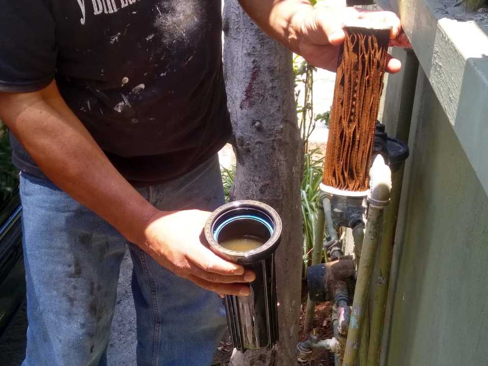 Pobladores de Miravalle se quejan de mala calidad de agua (María Ramírez)