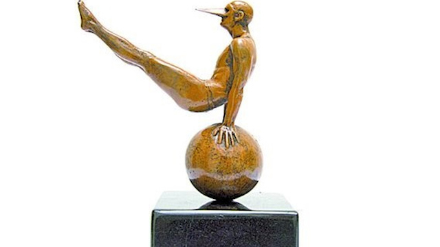 Roban esculturas de bronce de Jorge Marín en Querétaro