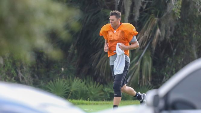 Tom Brady entrenó por primera vez con Tampa Bay Buccaneers (Tampa Bay Times)