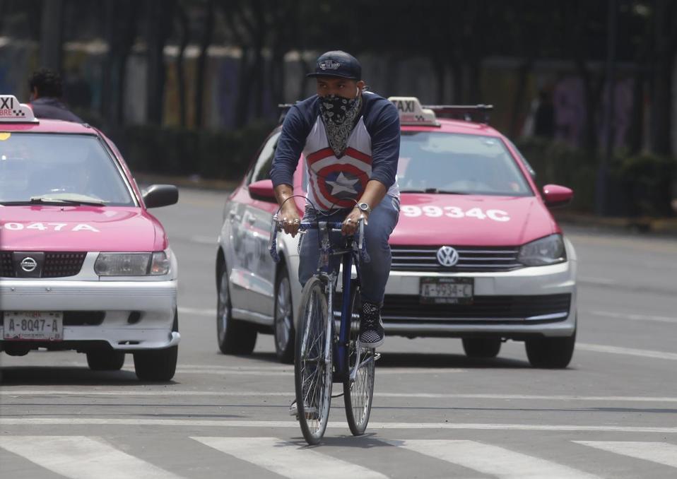 Vehículos que circulan en la CdMx. (Araceli López)