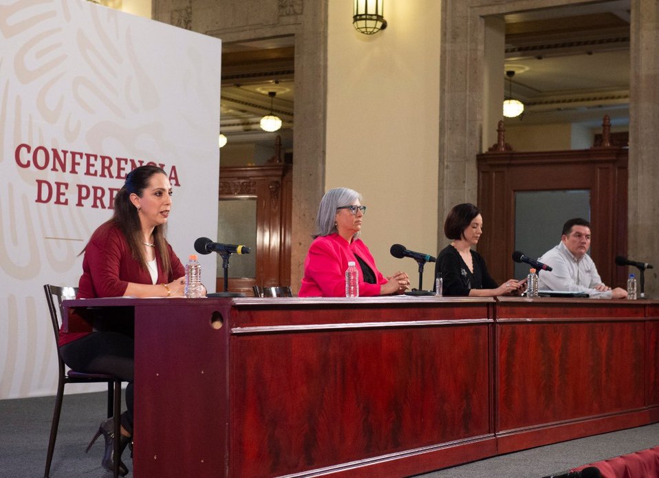 Al centro, Graciela Márquez, secretaria de Economía (SE_mx)