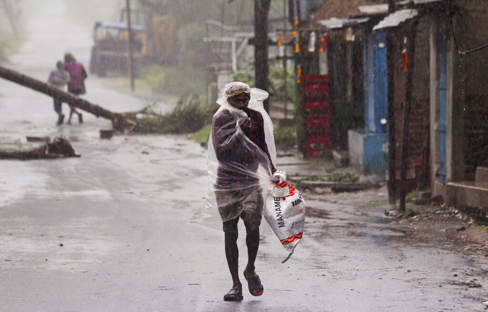 El ciclón Amphan ha dejado enormes estragos materiales en India y Bangladés. (AP)