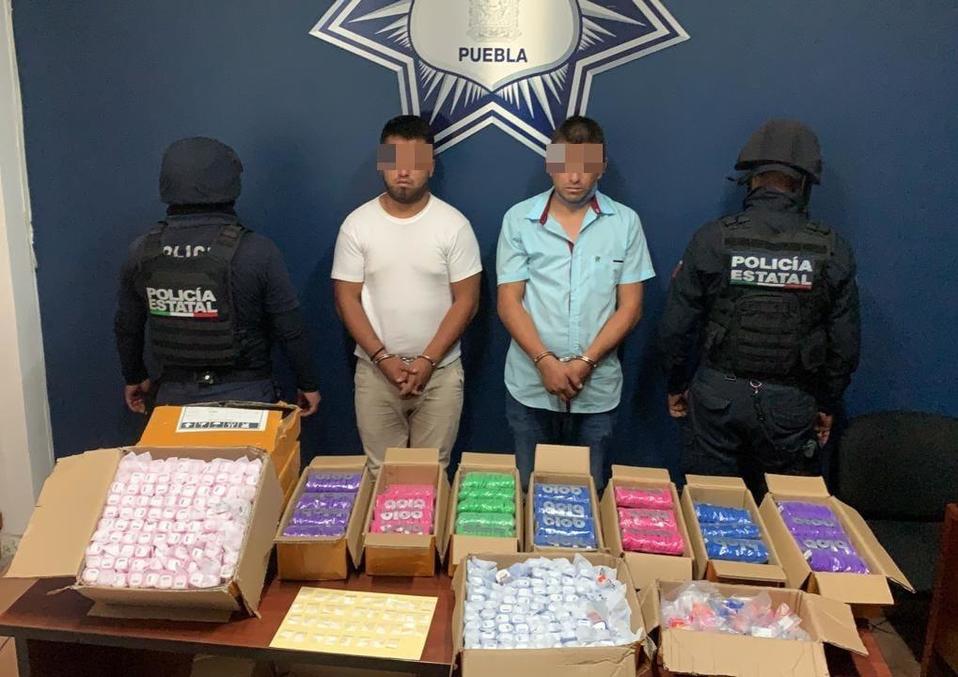 Los detenidos estaban en posesión de cerca de mil 500 accesorios para telefonía celular. (Especial)