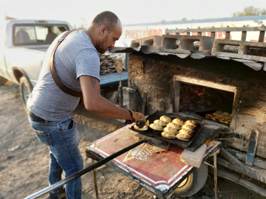 Gorditas de cocedor en horno portátil. (Cortesía)